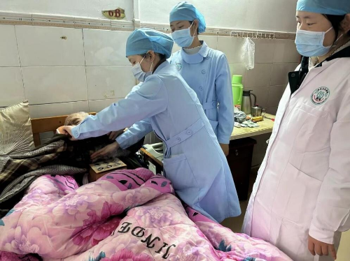 关爱老人暖夕阳 白鹤洞街道社区卫生服务中心举办“中医保健进养老院”义诊活动